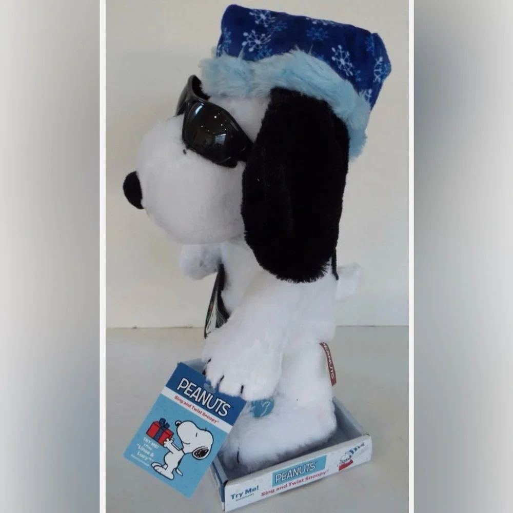 Peanuts Christmas Snoopy Plush with Guitar - He plays the Peanuts Song - Picture 2 of 4